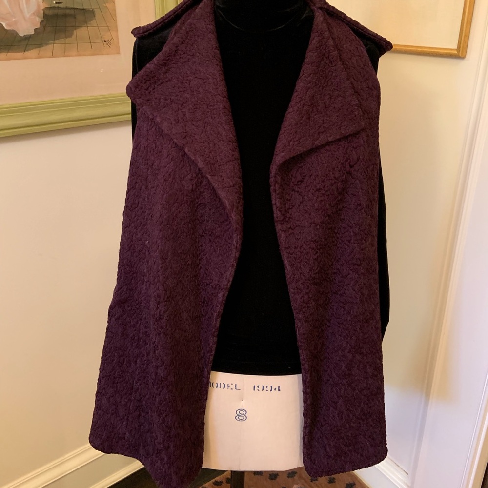 Raisin color knitted back cozy vest